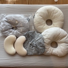 ベビー布団一式と枕のセットの画像