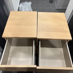 IKEAのベッドサイド収納（MALM）マルムシリーズ　２つセットでの画像