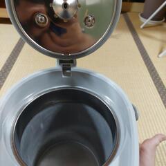 電気ポットの画像