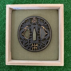 蔵出し 鍔 つば 蓋付き 桐箱入り　武具 骨董　骨董品　刀装具 古鍔 刀剣美術 アンティーク 刀装飾品 つば 日本刀 蔵出し 骨董品 まとめ売り  桐箱付き セット 刀装飾 飾り 侍 日本　JAPAN  鍔　の画像