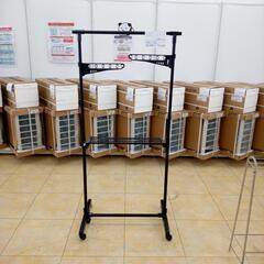 リユースのサカイ太田店★ジモティ割あり★  ハンガーラック ブラック H158×D50×W77～ クリーニング済み OJ10485の画像