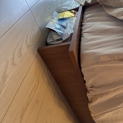 ベッドフレームの画像