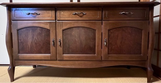 メルカリ既販売　マルニ製　木製ダークブラウン　アンティークキャビネット　猫脚　3枚ドア&3引出し