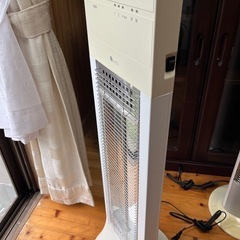 タワー型電気ストーブ首振り式中古動作品の画像