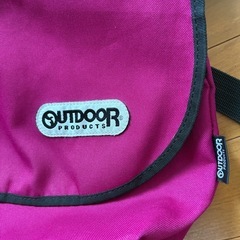 『OUTDOOR PRODUCTS』 earthmusic＆ecologyとOUTDOORのコラボバック ピンク ショルダーバッグの画像