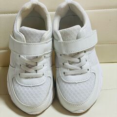 子供用スニーカほぼ新品（２回使用）の画像
