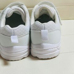 子供用スニーカほぼ新品（２回使用）の画像