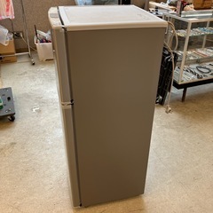 K2508-129 SHARP 2ドア冷蔵庫 SJ-H13E-S 2022年製 シルバー 動作確認済み キズ汚れ有りの画像
