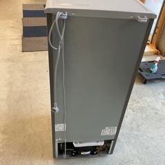 K2508-129 SHARP 2ドア冷蔵庫 SJ-H13E-S 2022年製 シルバー 動作確認済み キズ汚れ有りの画像