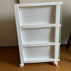 三段衣装ケースの画像