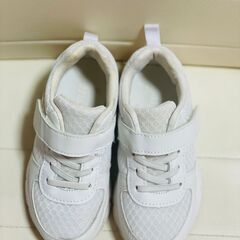 子供用スニーカほぼ新品（２回使用）の画像