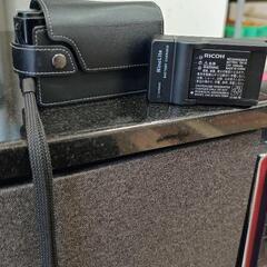 【手渡し】RICOH R8 純正革ケース・バッテリー2個付きの画像