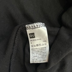 GU花柄ポケット付き黒Tシャツ　Sサイズの画像