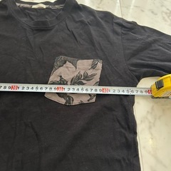 GU花柄ポケット付き黒Tシャツ　Sサイズの画像