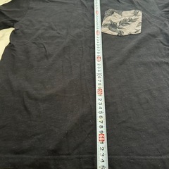 GU花柄ポケット付き黒Tシャツ　Sサイズの画像