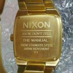 NIXONゴールド時計の画像