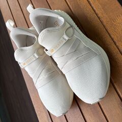 【ニューバランス】スニーカー 23.5センチ  DynaSoft Beaya Slippn v2　New Balanceの画像