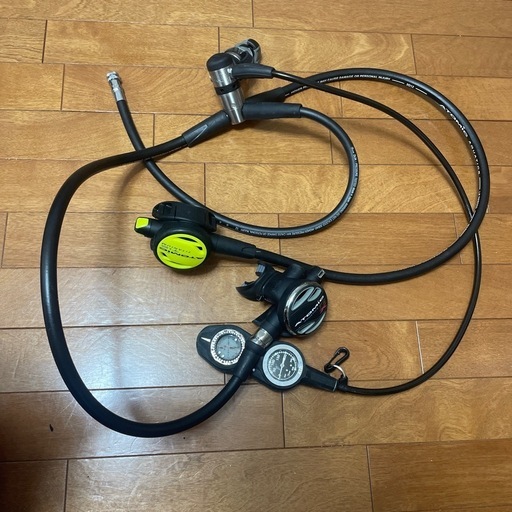 スクーバダイビング用レギュレーター