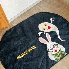 メガネうさぎ(せなけいこ絵本)のラグマットの画像