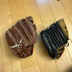 野球のグローブ【子供用】2つの画像