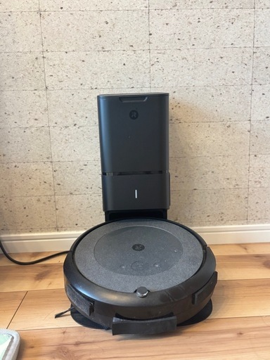 【取引済】【傷有り】【Roomba i3+】ロボット掃除機本体 ブラック 充電ドック付き