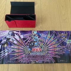 遊戯王 ブラックマジシャン デッキ スリーブと箱付きの画像