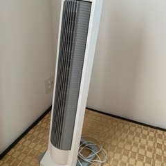 タワー型ファン　リモコン付きの画像