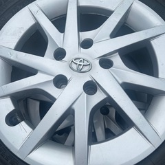 トヨタ純正アルミホイール＋スタッドレスタイヤ4本セット 	•	タイヤサイズ：215/60R16 – GOODYEAR ICE NAVI ZEA IIの画像