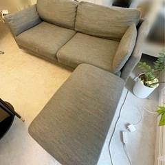 8万円で購入した3人掛けソファ(スツール付き)の画像