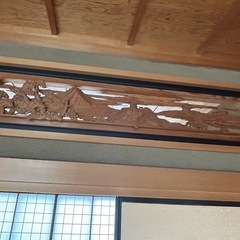 欄間　出っ張りのある 松と高い山の画像