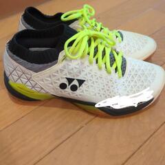 バドミントンシューズ　YONEX　記名あり　24.0cmの画像