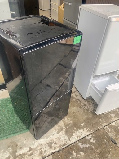 NO B418?福岡市内配送設置無料✨?ユーイング U-ING 冷蔵庫 （110L・右開き） 2ドア ギャラクシーブラック UR-F1