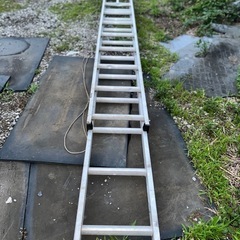 アルインコンBXV70住宅
用2連はしご。 全長7m02cm。 縮長4m00cm。 製品の重さ：15.5kg。千葉県柏市からの画像