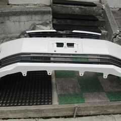 ヴォクシー８０系（前期）フロントバンパーZWR８０　新品の画像
