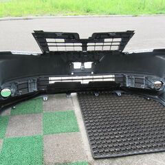 ヴォクシー８０系（前期）フロントバンパーZWR８０　新品の画像