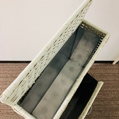 白い整理かごの画像