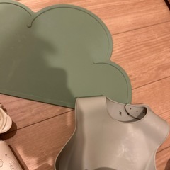 食事エプロン・ランチョンマット，水筒の画像