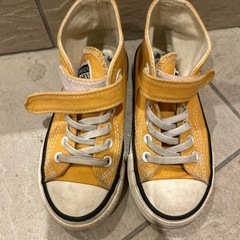イゴール　サンダル、オレンジスニーカーの画像