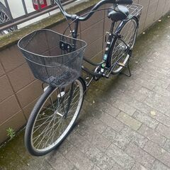 リサイクルショップどりーむ荒田店　No431　自転車　シティサイクル　ママチャリ　２６インチ　黒　LEDライト付き　鍵付き　シンプルで乗りやすい♪　タイヤ交換済の画像