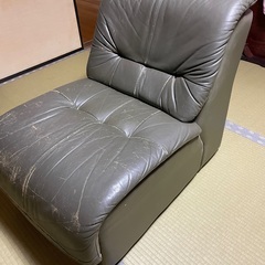 1人掛け　ソファ　さしあげます（古いです）取りに来られる方限定の画像