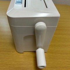  【渋谷 or 五反田駅】手動シュレッダー コンパクト設計／紙細断OK／動作良好　　　の画像
