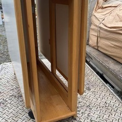 折りたたみテーブルの画像