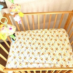 【美品】すぐ使えるセット！ミニベビーベッド  キャスター付き マットレス＋プーさんカバー付き（コンパクト／新生児〜2歳）の画像