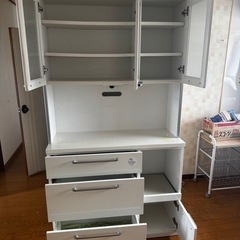 食器棚の画像