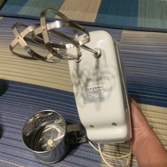 ハンドミキサー＆お皿の画像