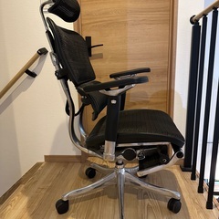 【オフィスチェア】　エルゴヒューマン　オットマン内蔵の画像