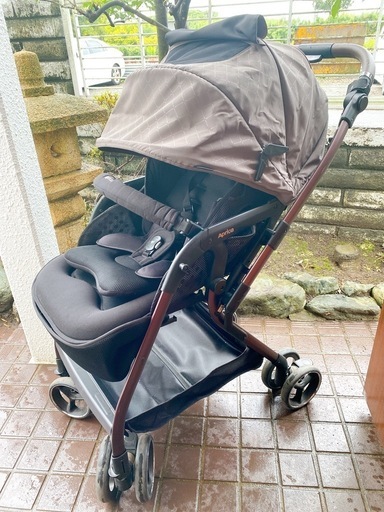 アップリカ　ベビーカー　オプティアクッショングレイス