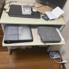 パソコンデスクの画像