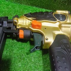 日立 N5004HMF 高圧エアタッカー【市川行徳店】【店頭取引限定】【中古】管理番号：IT2FFO6YH33Eの画像