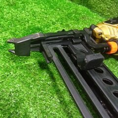 日立 N5004HMF 高圧エアタッカー【市川行徳店】【店頭取引限定】【中古】管理番号：IT2FFO6YH33Eの画像